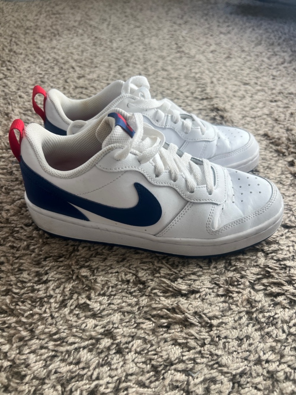Nike Kids White Sneakers with Blue Swoosh and Red Heel Tab Size 4.5Y